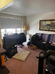 Spacious Upper-Level Appartment in peaceful neighborhood - Photo 3