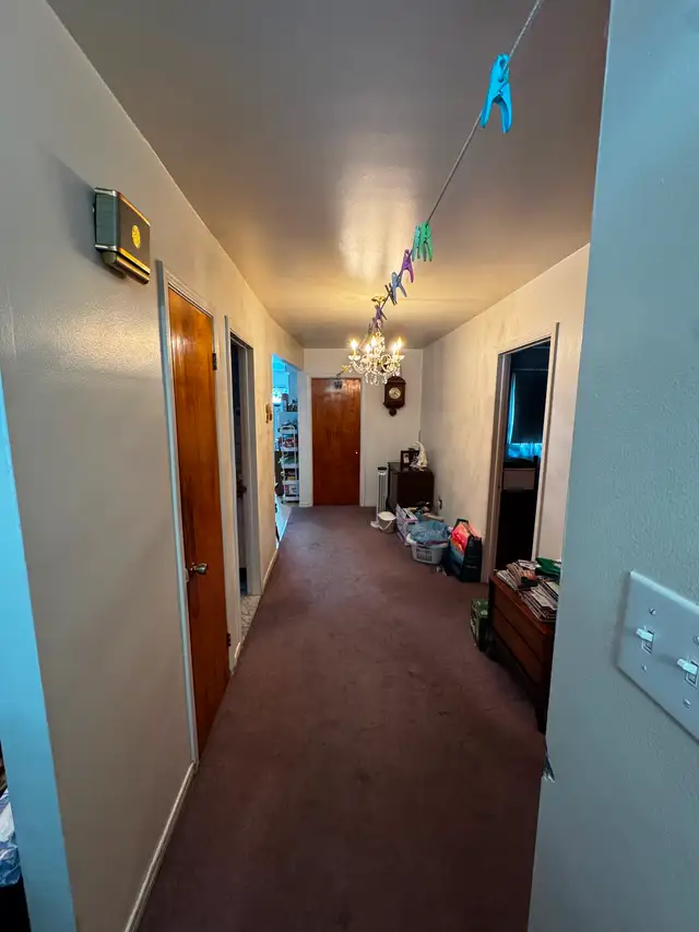 Spacious Upper-Level Appartment in peaceful neighborhood - Photo 4