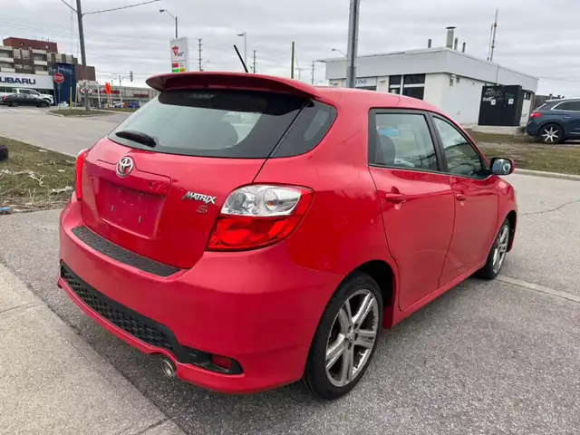 2011 Toyota Matrix S AUTO SUNROOF - Photo 4