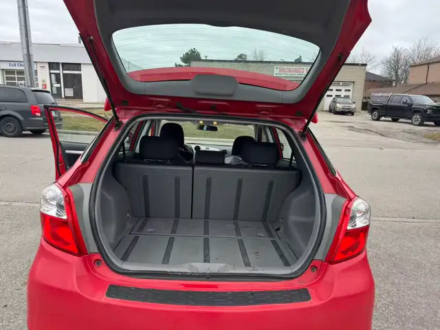 2011 Toyota Matrix S AUTO SUNROOF - Photo 10