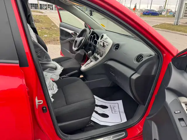 2011 Toyota Matrix S AUTO SUNROOF - Photo 11
