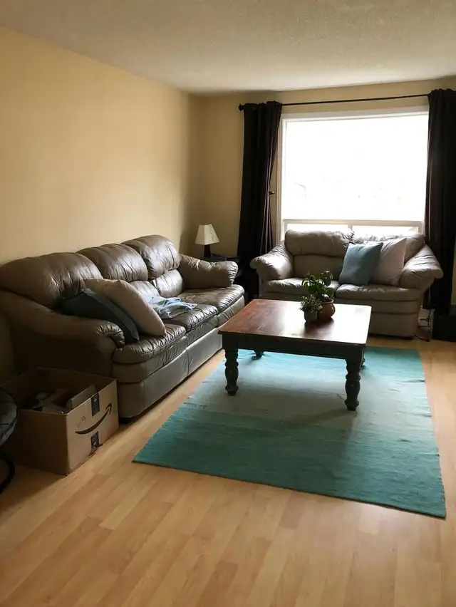 2 bedrooms upstairs available, Sublease in Summer - Photo 2