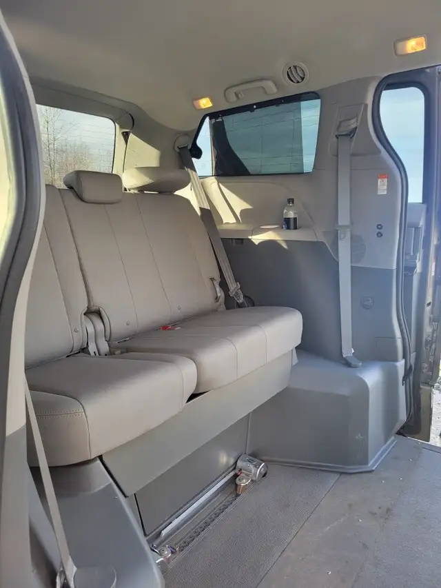 Wheelchair van. 2020 Sienna VMI