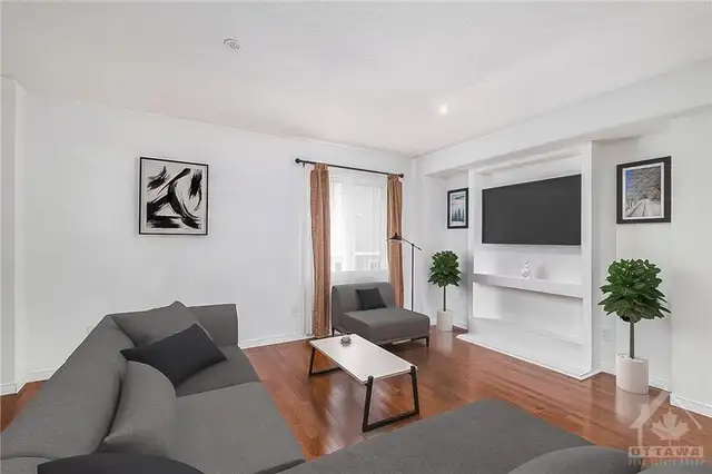 Primary bedroom in a townhouse for rent in Barrhaven - Shared - Photo 4