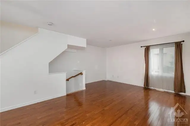 Primary bedroom in a townhouse for rent in Barrhaven - Shared - Photo 5