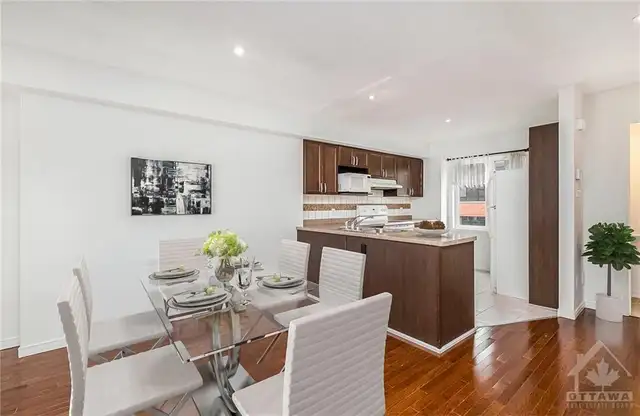 Primary bedroom in a townhouse for rent in Barrhaven - Shared - Photo 6