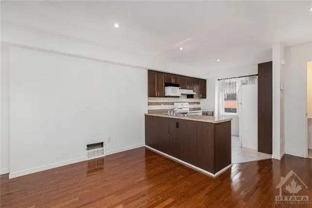 Primary bedroom in a townhouse for rent in Barrhaven - Shared - Photo 7