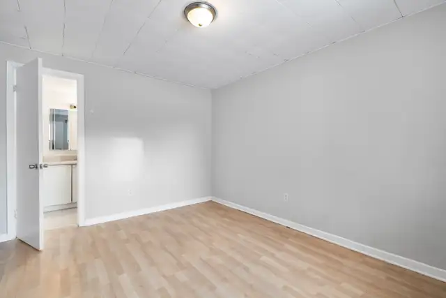 3 1/2 Bachelor Condo Brossard   Parking - For rent - À Louer - Photo 3