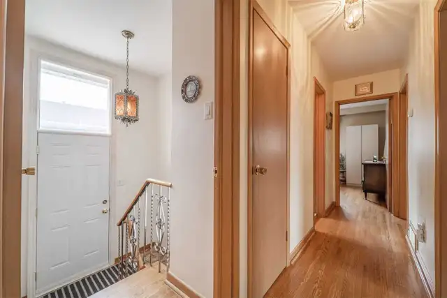 MAIN UPPER LEVEL ROOMS FOR RENT WESTWOOD MALL MALTON MISSISSAUGA - Photo 2