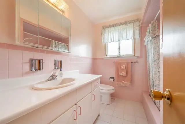 MAIN UPPER LEVEL ROOMS FOR RENT WESTWOOD MALL MALTON MISSISSAUGA - Photo 5