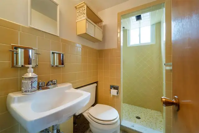 MAIN UPPER LEVEL ROOMS FOR RENT WESTWOOD MALL MALTON MISSISSAUGA - Photo 6