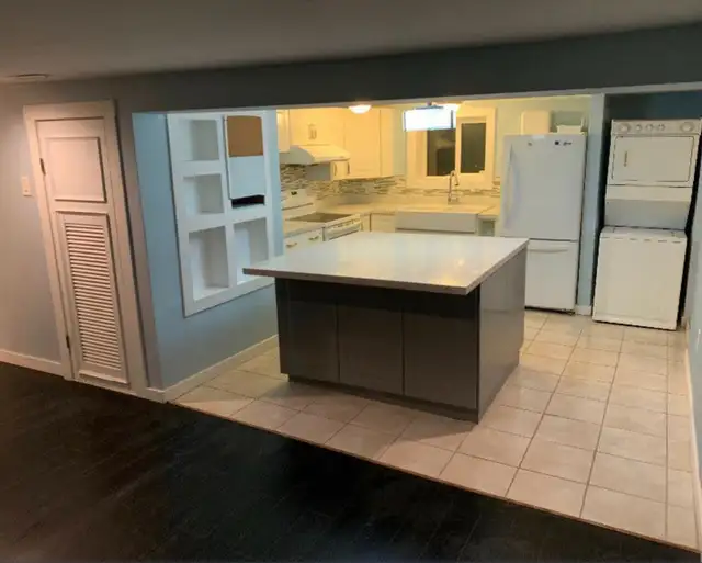 Private Room in Shared 3-Bedroom Ground-Level Suite - Photo 2