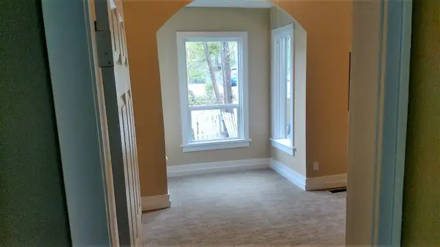 2 bdr main floor with large yard - 2 blocks from downtown - Photo 4