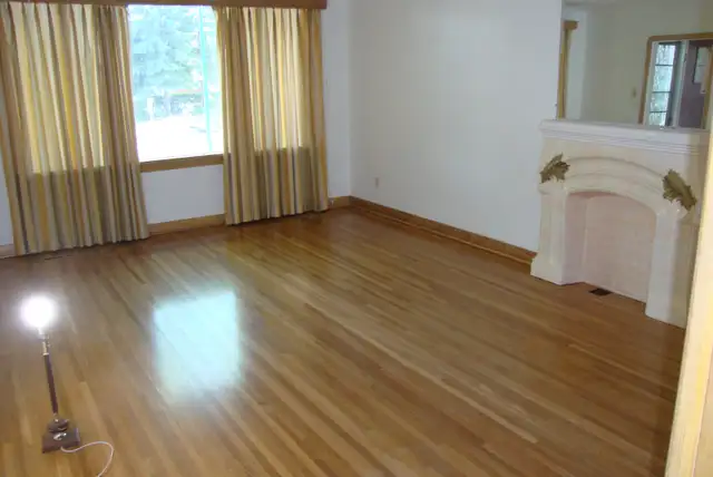 Main Floor, 2-Bdrm House in Varsity View - Photo 3