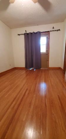 Main Floor, 2-Bdrm House in Varsity View - Photo 8