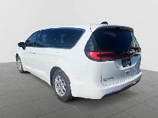 2023 Chrysler Pacifica Touring-L Touring L | Leather Seats |... - Photo 4