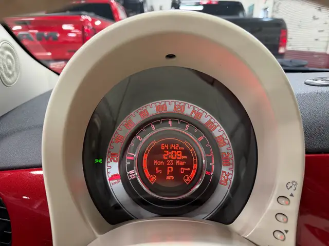 2013 Fiat 500 2dr HB Lounge - RED LEATHER SEATS - SUN ROOF - HEA - Photo 16