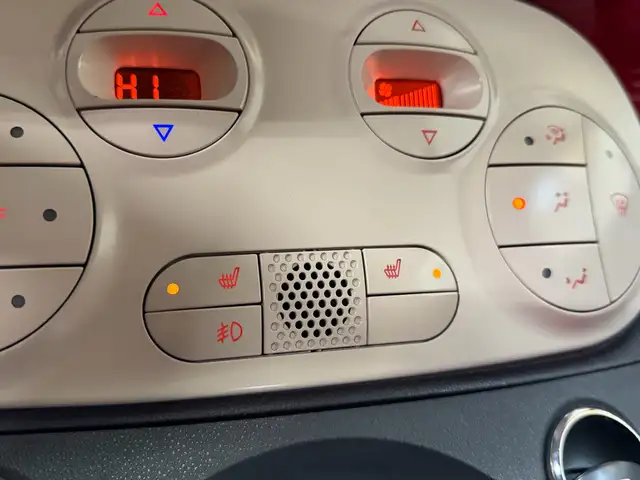 2013 Fiat 500 2dr HB Lounge - RED LEATHER SEATS - SUN ROOF - HEA - Photo 17