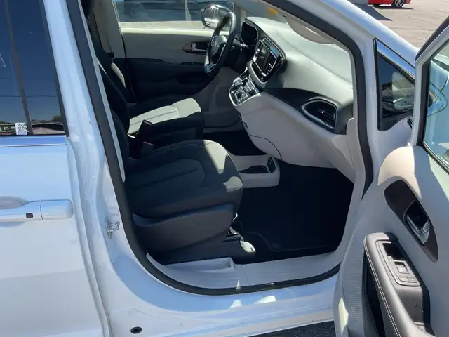 2024 Chrysler Grand Caravan SXT - Photo 10
