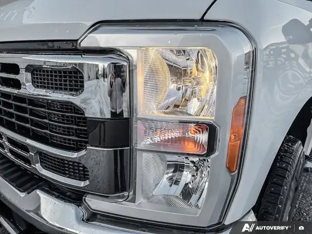 2023 Ford Super Duty F-350 SRW XLT - Photo 11