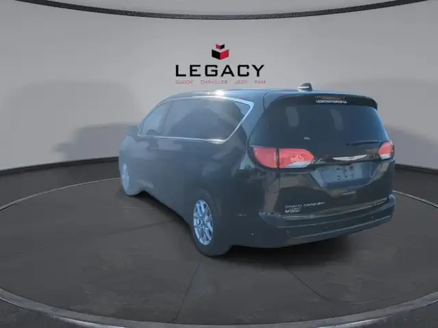 2025 Chrysler Grand Caravan SXT Heated Seats | Apple CarPlay | A - Photo 6