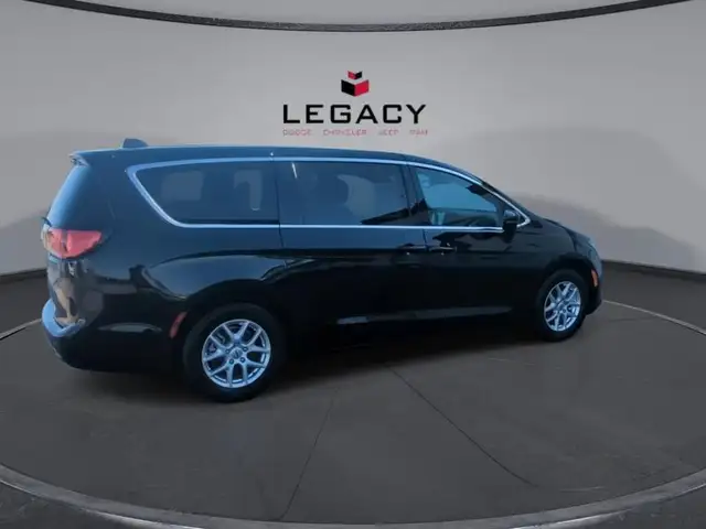 2025 Chrysler Grand Caravan SXT Heated Seats | Apple CarPlay | A - Photo 8