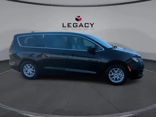 2025 Chrysler Grand Caravan SXT Heated Seats | Apple CarPlay | A - Photo 9