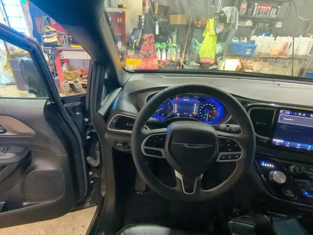 2025 Chrysler Grand Caravan SXT Heated Seats | Apple CarPlay | A - Photo 11