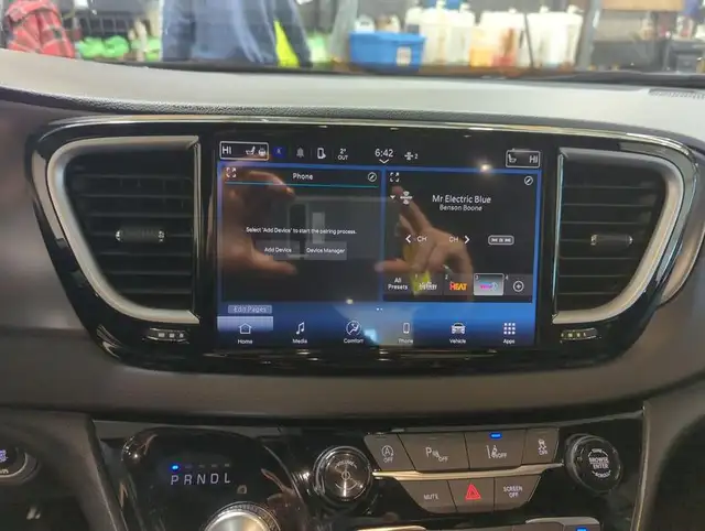 2025 Chrysler Grand Caravan SXT Heated Seats | Apple CarPlay | A - Photo 12