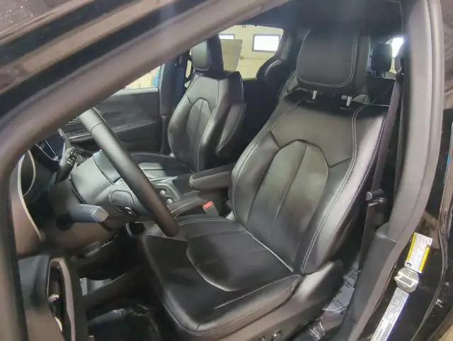 2025 Chrysler Grand Caravan SXT Heated Seats | Apple CarPlay | A - Photo 13