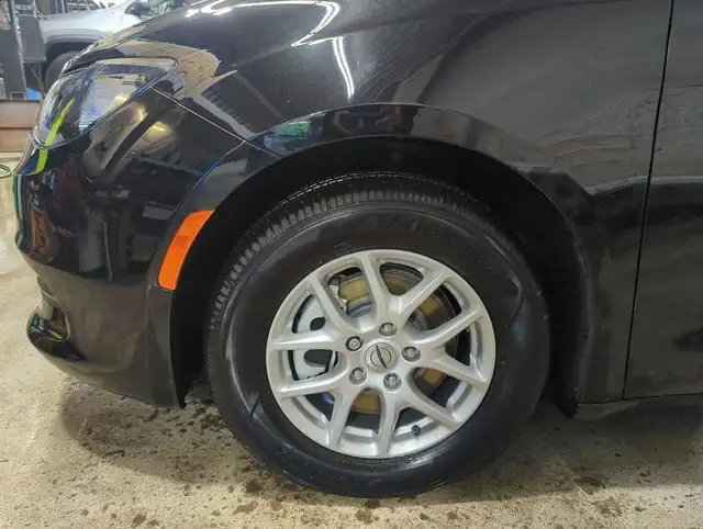 2025 Chrysler Grand Caravan SXT Heated Seats | Apple CarPlay | A - Photo 18