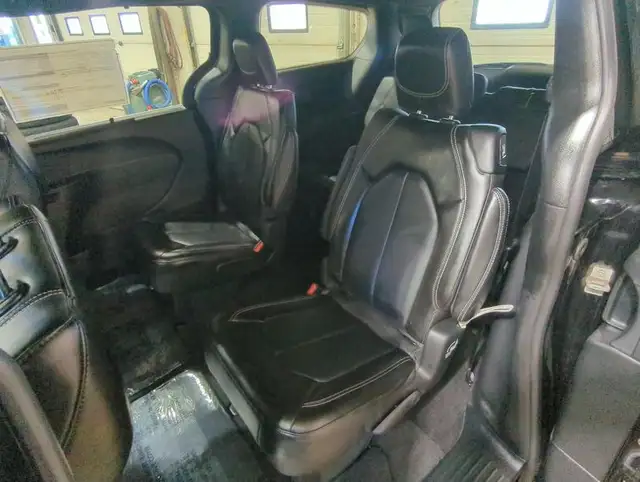 2025 Chrysler Grand Caravan SXT Heated Seats | Apple CarPlay | A - Photo 23