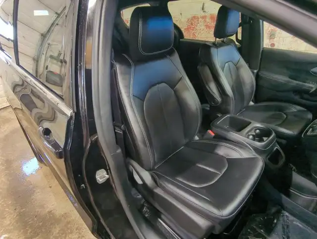 2025 Chrysler Grand Caravan SXT Heated Seats | Apple CarPlay | A - Photo 25