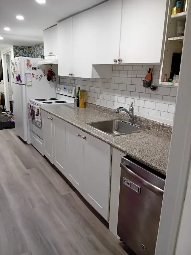 JUNCTION TRIANGLE 2BDR - LANSDOWNE & BLOOR - LAUNDRY, DISHWASHER - Photo 2