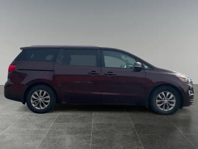 2019 Kia Sedona LX - Photo 8