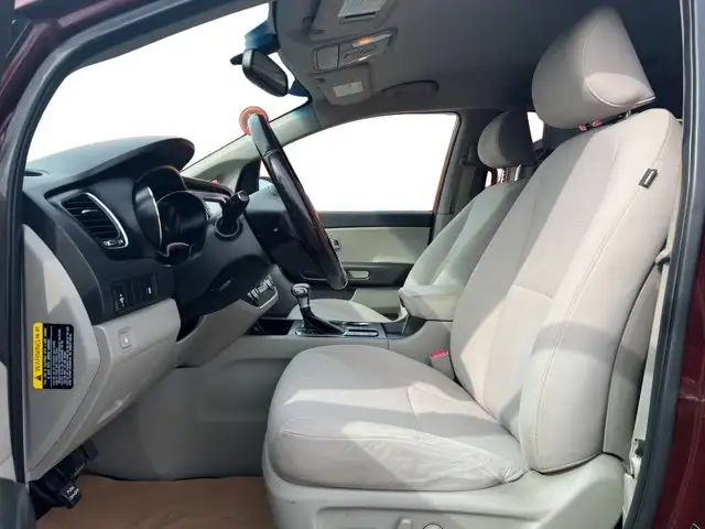 2019 Kia Sedona LX - Photo 12