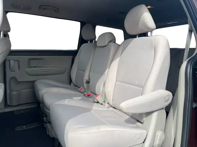 2019 Kia Sedona LX - Photo 14