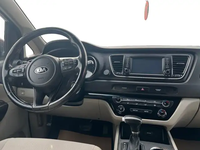 2019 Kia Sedona LX - Photo 16