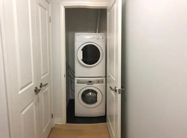 Furnished 2BD 2BA Condo for Rent Downtown Toronto September 1st - Photo 7