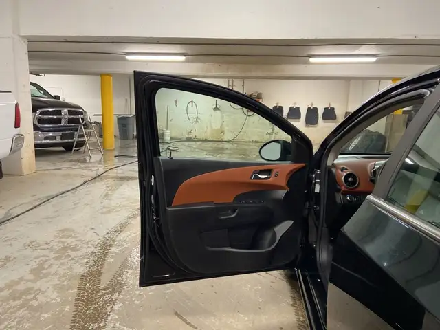 2016 Chevrolet Sonic LT Auto HEATED SEATS A/C - Photo 10