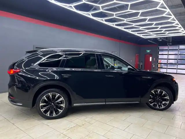 2024 Mazda CX-90 PHEV - Photo 2