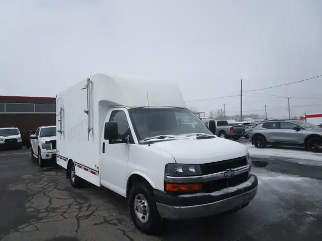 Chevrolet Express Cutaway 3500 Van 139' 3500 2014 camper