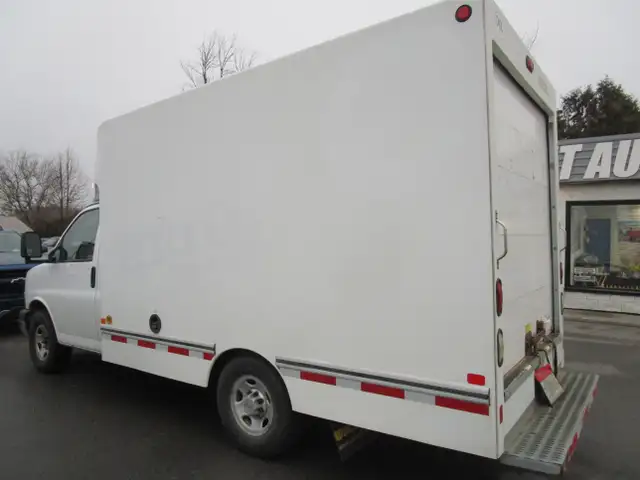 Chevrolet Express Cutaway 3500 Van 139' 3500 2014 camper - Photo 3