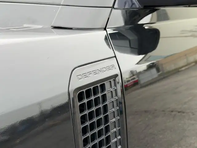 2023 Land Rover Defender 110 S AWD BLACK ON BLACK - Photo 13
