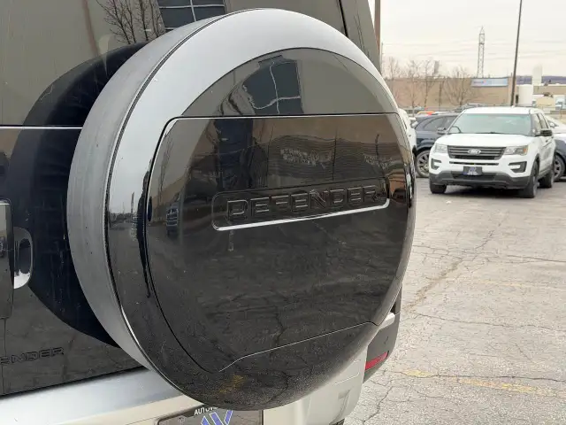 2023 Land Rover Defender 110 S AWD BLACK ON BLACK - Photo 15