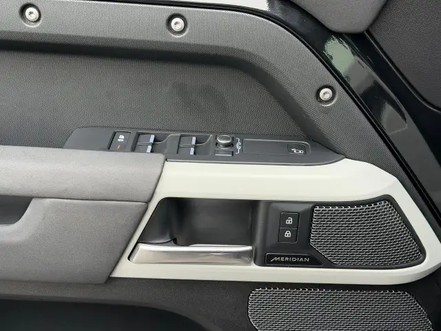 2023 Land Rover Defender 110 S AWD BLACK ON BLACK - Photo 27