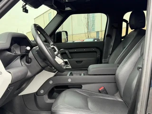 2023 Land Rover Defender 110 S AWD BLACK ON BLACK - Photo 29