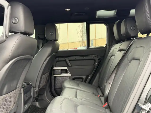 2023 Land Rover Defender 110 S AWD BLACK ON BLACK - Photo 31