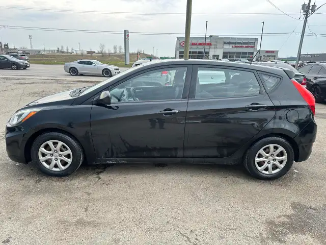 2013 Hyundai Accent GL, AUTO, HATCH, ONLY 195KMS, CERTIFIED - Photo 2