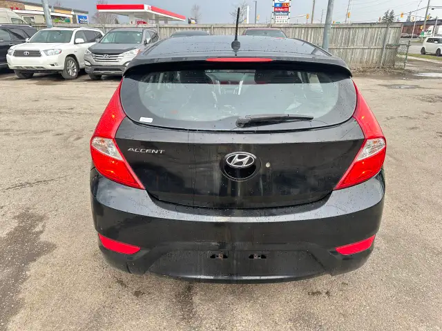 2013 Hyundai Accent GL, AUTO, HATCH, ONLY 195KMS, CERTIFIED - Photo 4